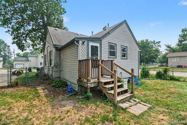 1107 E Hayes Avenue, Hazel Park, MI 48030