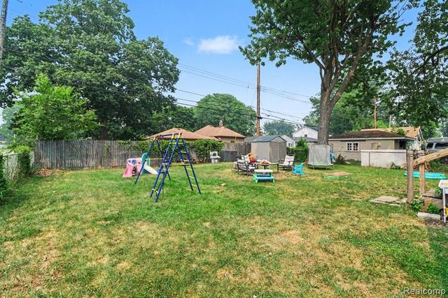 1107 E Hayes Avenue, Hazel Park, MI 48030