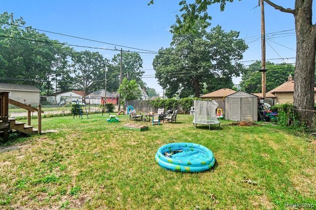 1107 E Hayes Avenue, Hazel Park, MI 48030
