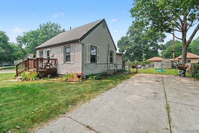 1107 E Hayes Avenue, Hazel Park, MI 48030