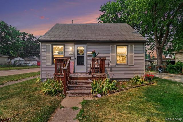 1107 E Hayes Avenue, Hazel Park, MI 48030