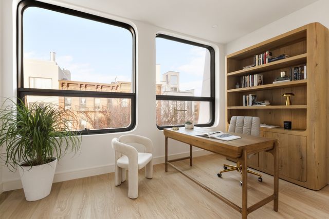 76 S 2ND Street, New York City, NY 11249