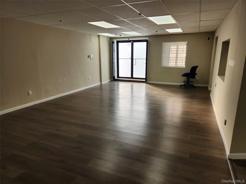 240 W Old Country Rd, Hicksville, NY 11801 — photo 5