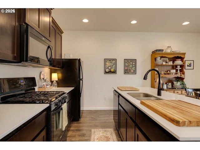 2097 Nw WOODLAND Dr, Mc Minnville, OR 97128