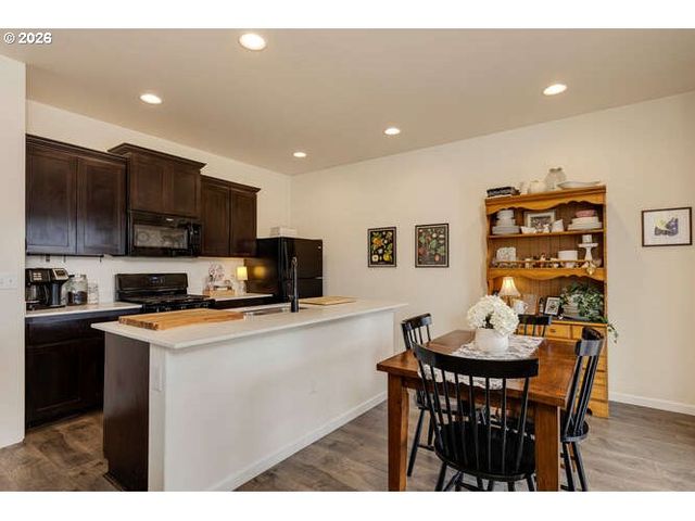 2097 Nw WOODLAND Dr, Mc Minnville, OR 97128