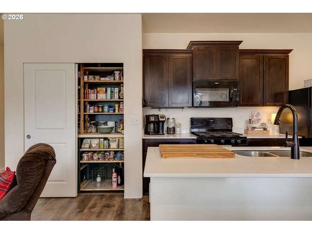 2097 Nw WOODLAND Dr, Mc Minnville, OR 97128