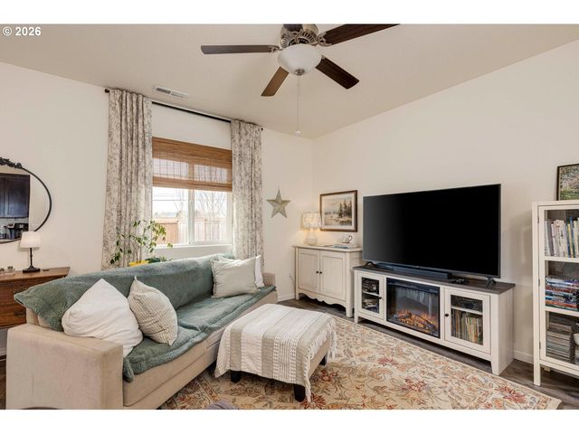 2097 Nw WOODLAND Dr, Mc Minnville, OR 97128