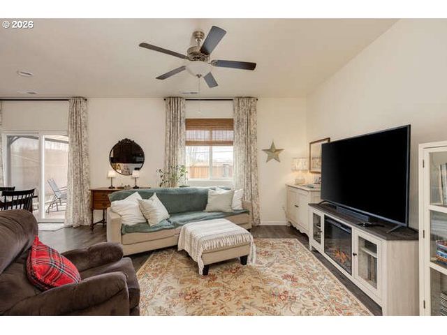 2097 Nw WOODLAND Dr, Mc Minnville, OR 97128