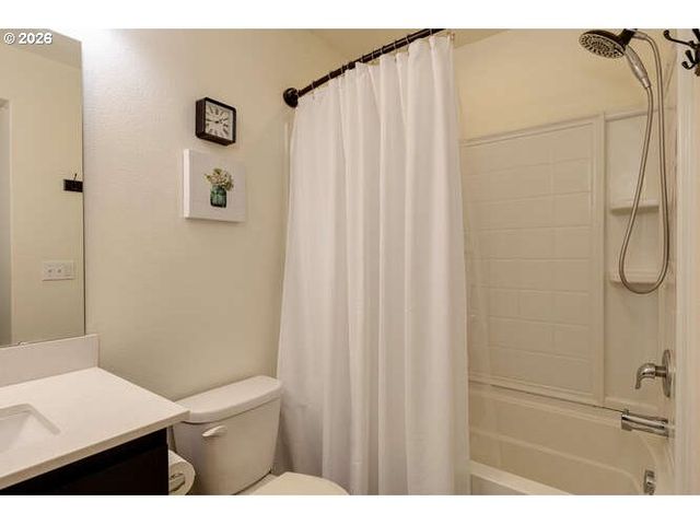 2097 Nw WOODLAND Dr, Mc Minnville, OR 97128