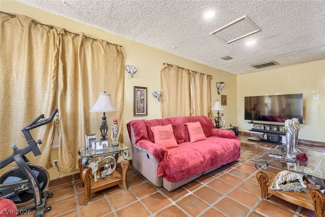 3572 Regents Circle, Las Vegas, NV 89121