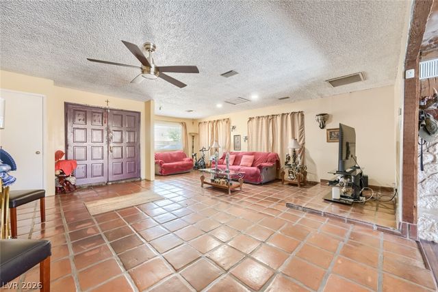 3572 Regents Circle, Las Vegas, NV 89121