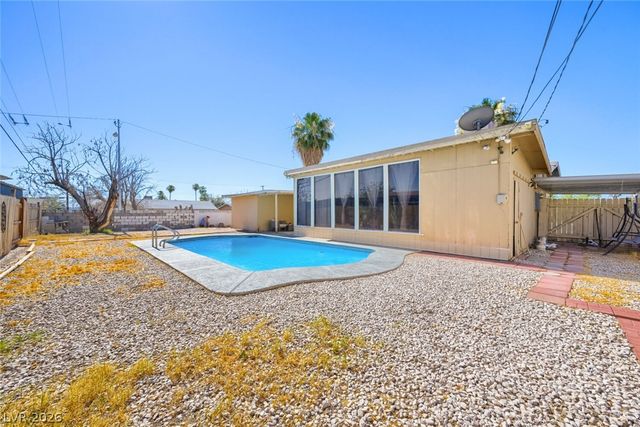 3572 Regents Circle, Las Vegas, NV 89121