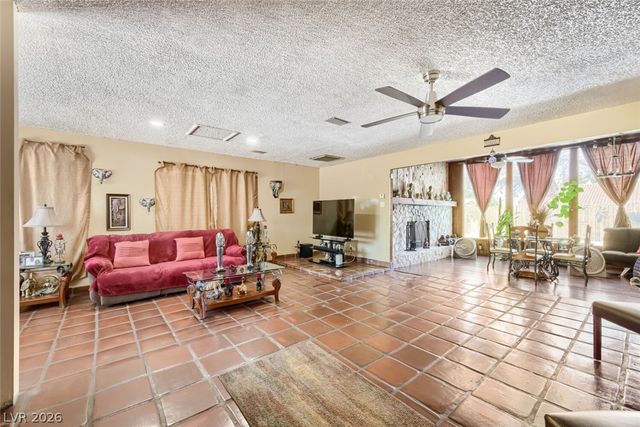 3572 Regents Circle, Las Vegas, NV 89121