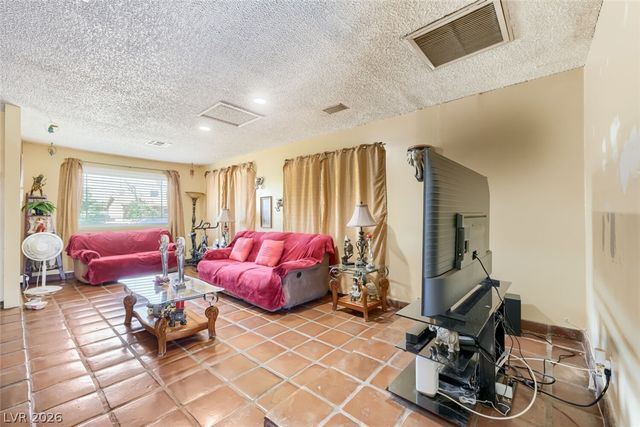 3572 Regents Circle, Las Vegas, NV 89121