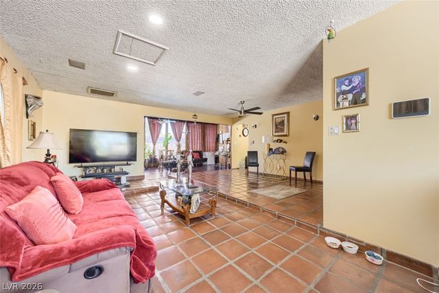 3572 Regents Circle, Las Vegas, NV 89121