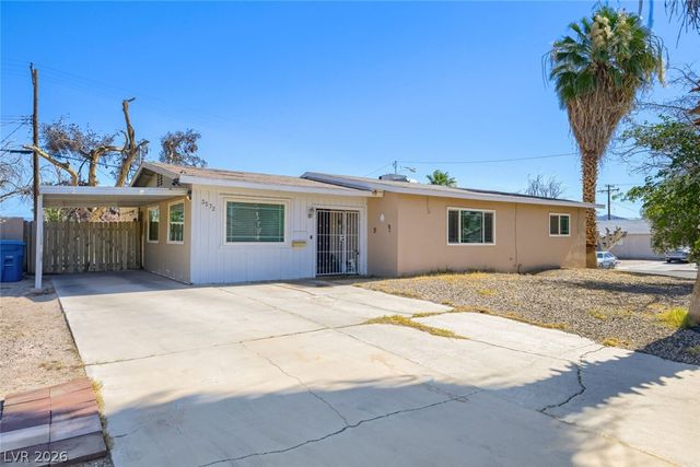 3572 Regents Circle, Las Vegas, NV 89121