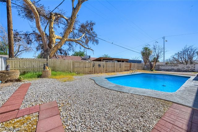 3572 Regents Circle, Las Vegas, NV 89121