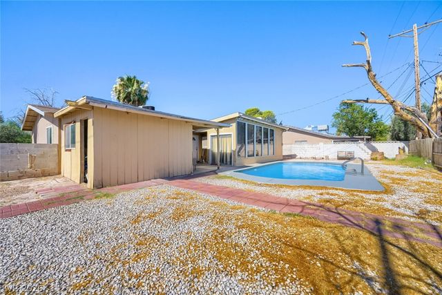 3572 Regents Circle, Las Vegas, NV 89121