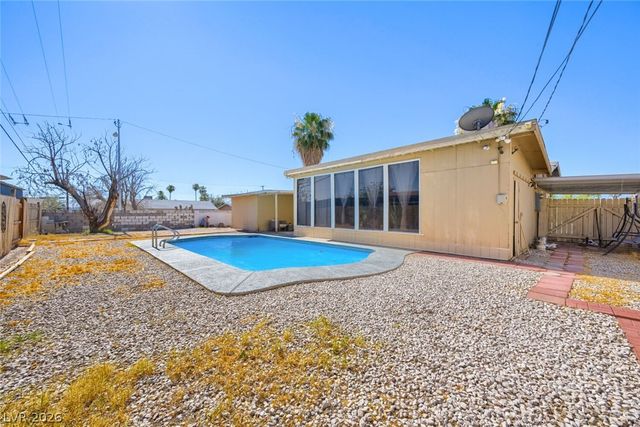 3572 Regents Circle, Las Vegas, NV 89121