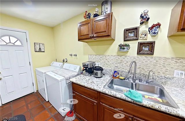 3572 Regents Circle, Las Vegas, NV 89121