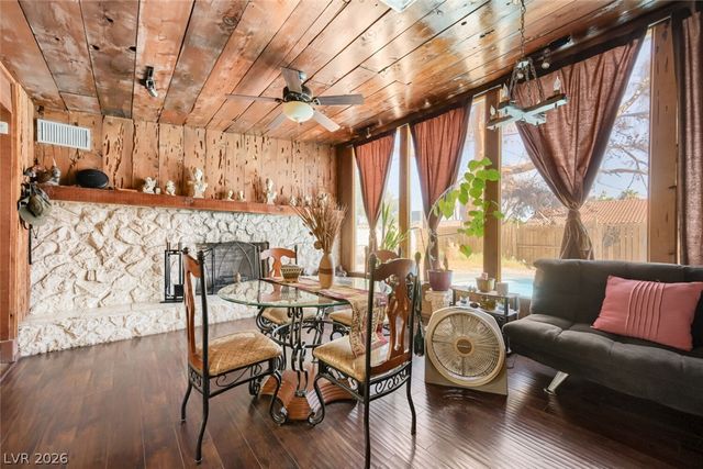3572 Regents Circle, Las Vegas, NV 89121
