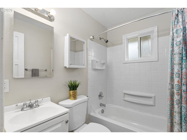1108 GRAND Blvd, Vancouver, WA 98661