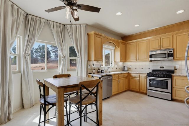 16819 Daza Dr, Ramona, CA 92065