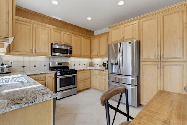 16819 Daza Dr, Ramona, CA 92065
