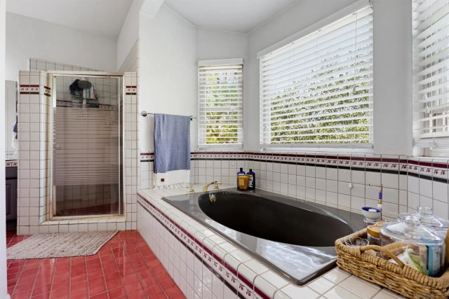 16819 Daza Dr, Ramona, CA 92065