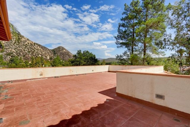 16819 Daza Dr, Ramona, CA 92065