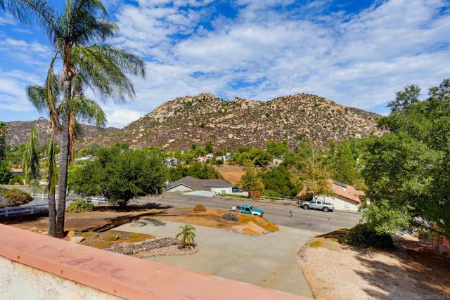 16819 Daza Dr, Ramona, CA 92065