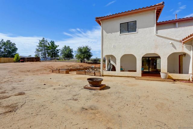 16819 Daza Dr, Ramona, CA 92065