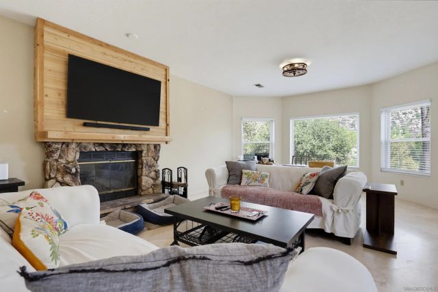 16819 Daza Dr, Ramona, CA 92065