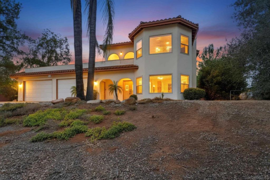 16819 Daza Dr, Ramona, CA 92065