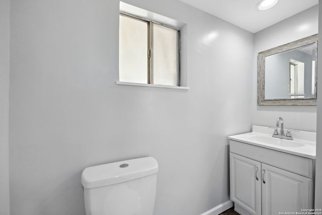 234 Arizona Ave, Lakehills, TX 78063