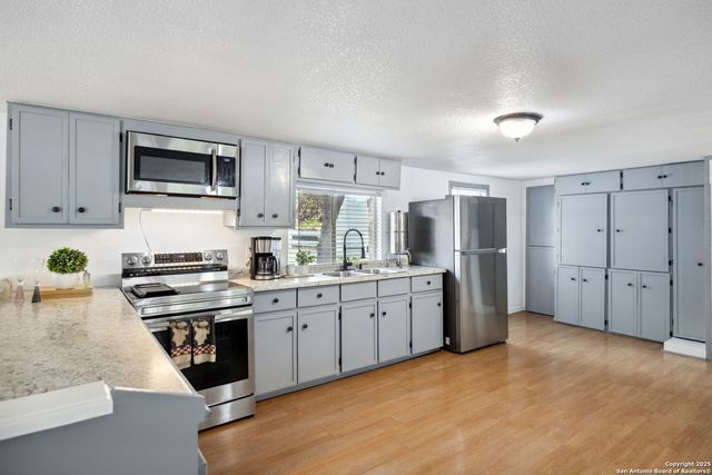234 Arizona Ave, Lakehills, TX 78063