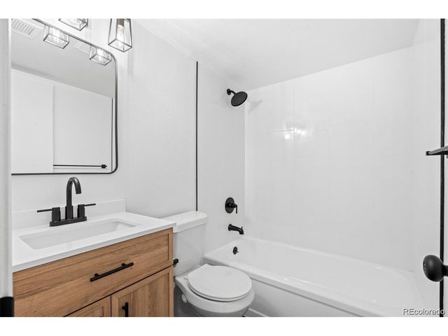 3490 S Akron St 1, Denver, CO 80231