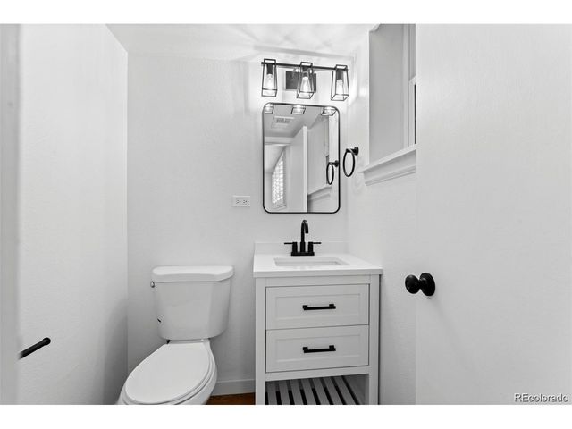 3490 S Akron St 1, Denver, CO 80231