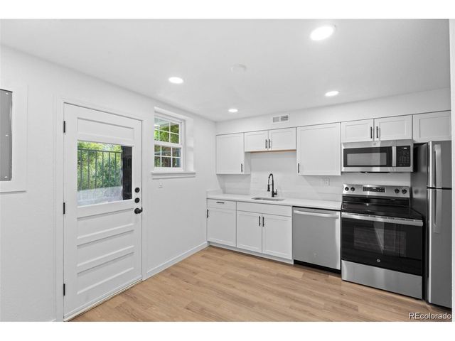 3490 S Akron St 1, Denver, CO 80231