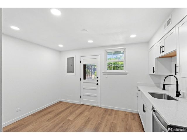 3490 S Akron St 1, Denver, CO 80231