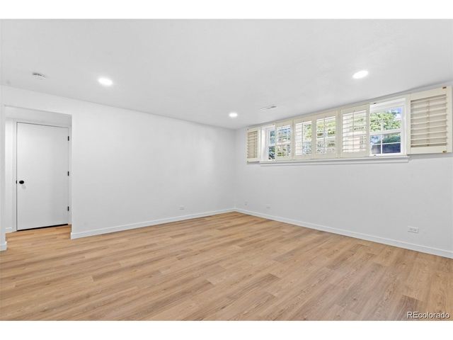 3490 S Akron St 1, Denver, CO 80231