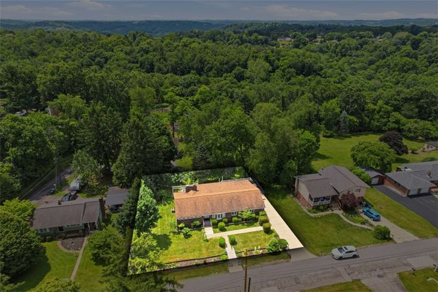 1837 Droz Ave, Economy, PA 15003