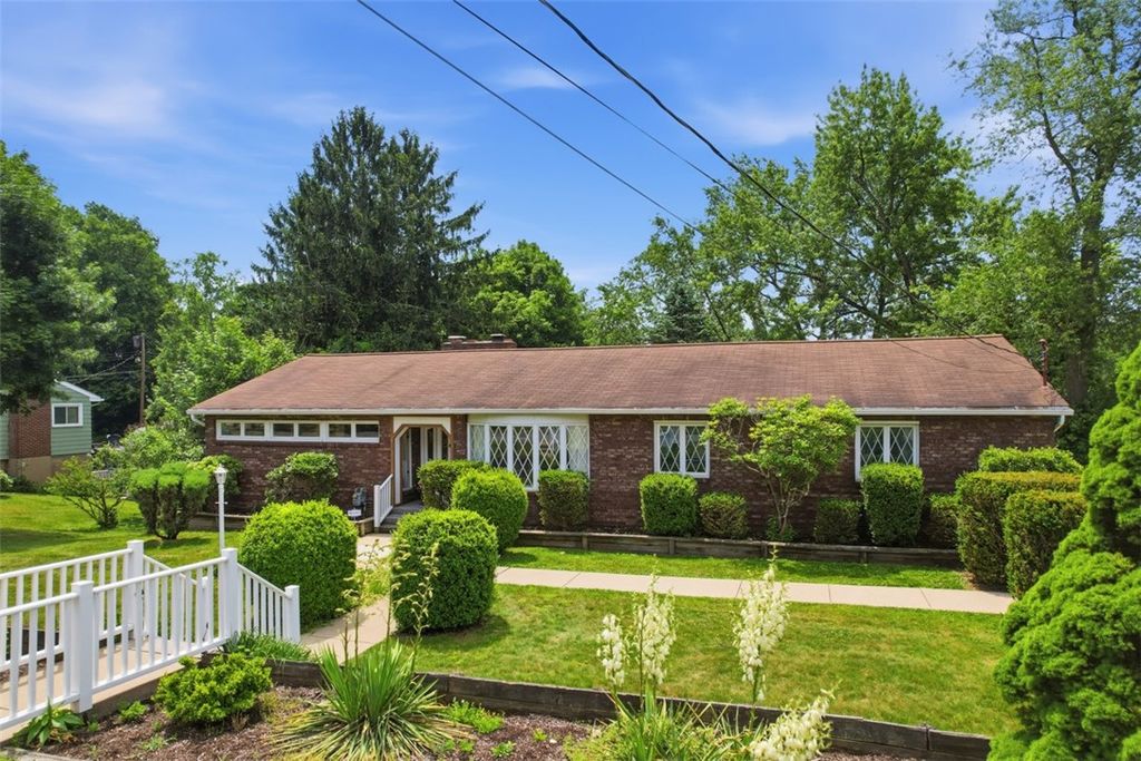 1837 Droz Ave, Economy, PA 15003