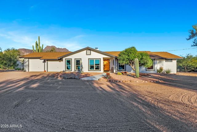 1291 S RED ROCK Court, Apache Junction, AZ 85119
