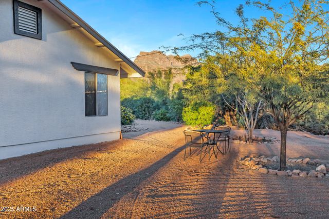 1291 S RED ROCK Court, Apache Junction, AZ 85119