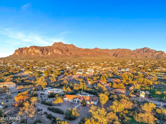 1291 S RED ROCK Court, Apache Junction, AZ 85119