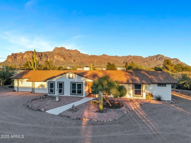 1291 S RED ROCK Court, Apache Junction, AZ 85119