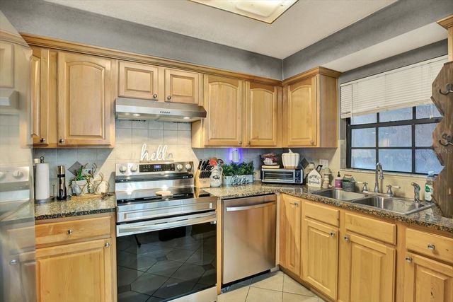 6100 GULFPORT BOULEVARD S 111, Gulfport, FL 33707