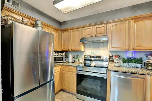 6100 GULFPORT BOULEVARD S 111, Gulfport, FL 33707
