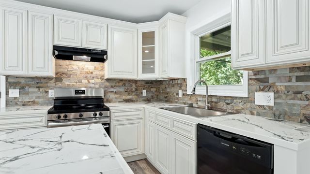 548 Hillside Ln, Gallatin, TN 37066